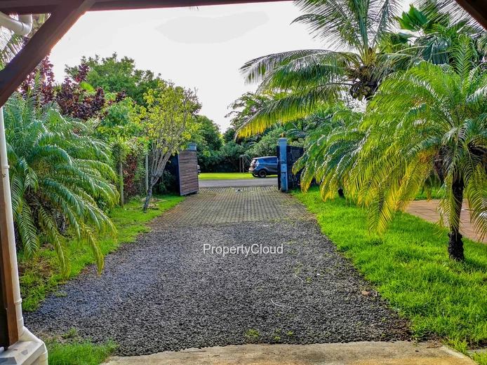 For Rent - A Furnished Villa With A Private Pool, Ready To Move Into – Roches Noires, North East