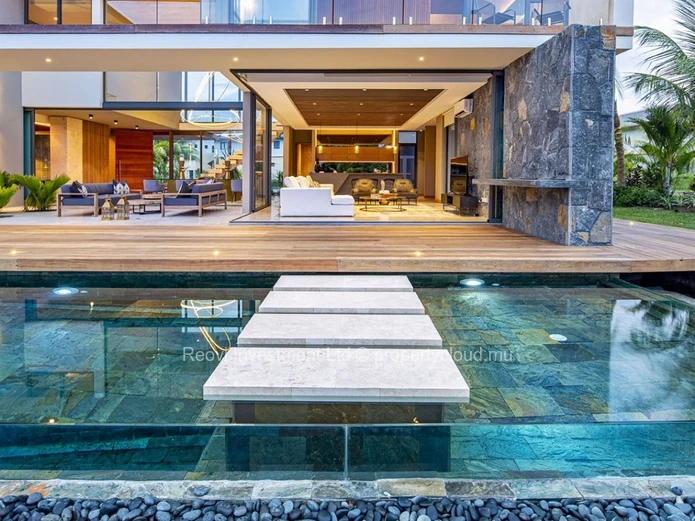 One of a Kind Luxury 5 Bedrooms Villa