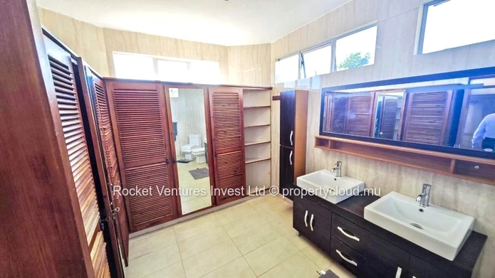 Villa élégante avec 4 chambres à louer et à vendre, Floréal – Centre