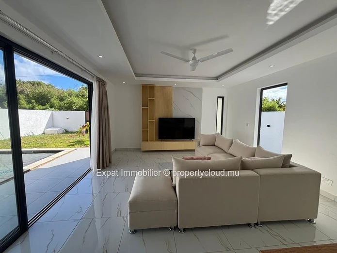 New Villa With Pool In Calodyne – 2 Minutes From Intermart