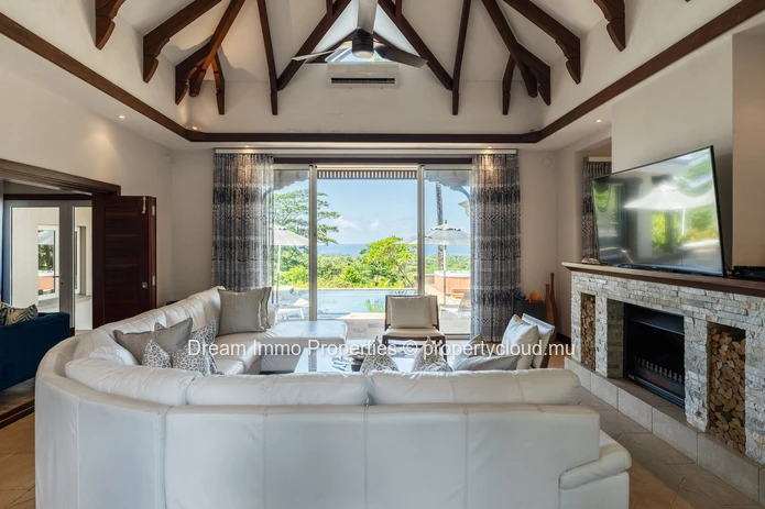 Élégante villa vue mer dans le prestigieux domaine golfique Heritage Villas Valriche à Bel Ombre – Ile Maurice