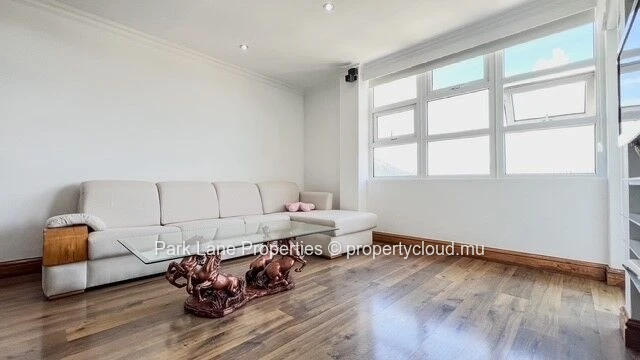 Superbe appartement moderne de 330 m² avec vue imprenable sur la montagne et la mer