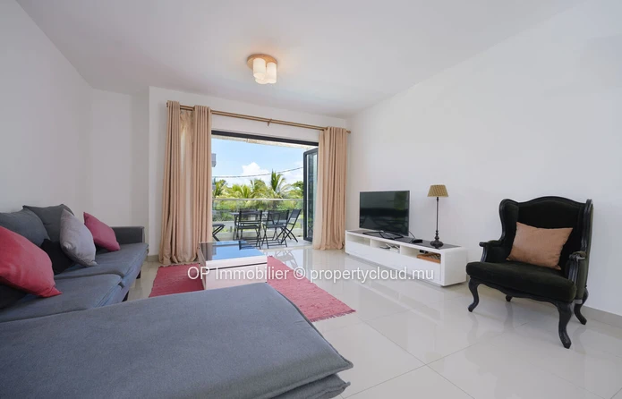 Stunning G+2 Apartment in Péreybère with Communal Pool, Fully Furnished and Equipped - Sea Access, Close to Amenities...