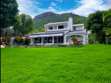 Welcome To Your Dream Home In Black River