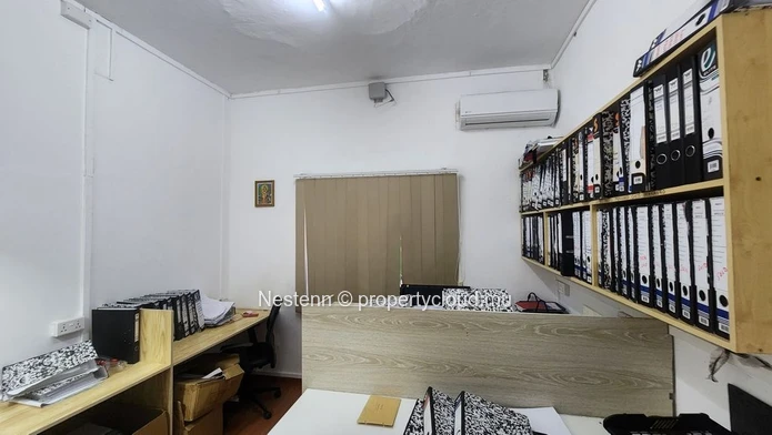 Spacious duplex office of 200 m² close to amenities