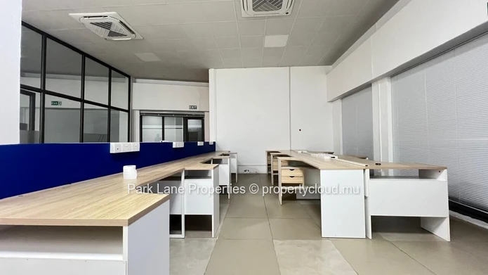 High exposure commercial building in the heart of Quatre Bornes – Exceptional visibility 