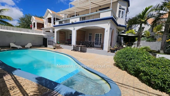 2 duplex apartments with shared pool 
