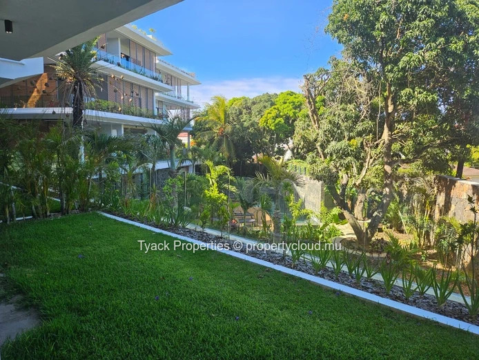 Appartement G+2 à Vendre à Pointe Aux Cannoniers – Rez-de-Chaussée Luxueux avec Accès Jardin
