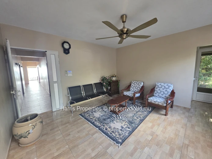 Magnifique appartement de style rustique situé au rez-de-chaussée, à louer à Pointe aux Piments