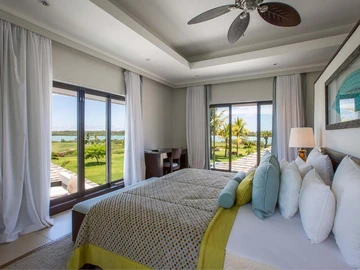 6 Bedroom Villa