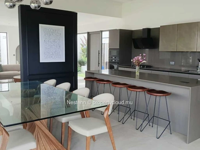 285 m2 villa on 1000 m2 of garden in the heart of nature
