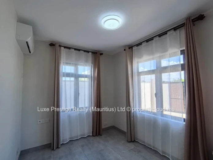 Villa Moderne Neuve de 3 Chambres avec Piscine Privée à Louer à Calodyne | À 20 Minutes de Northfields International ...
