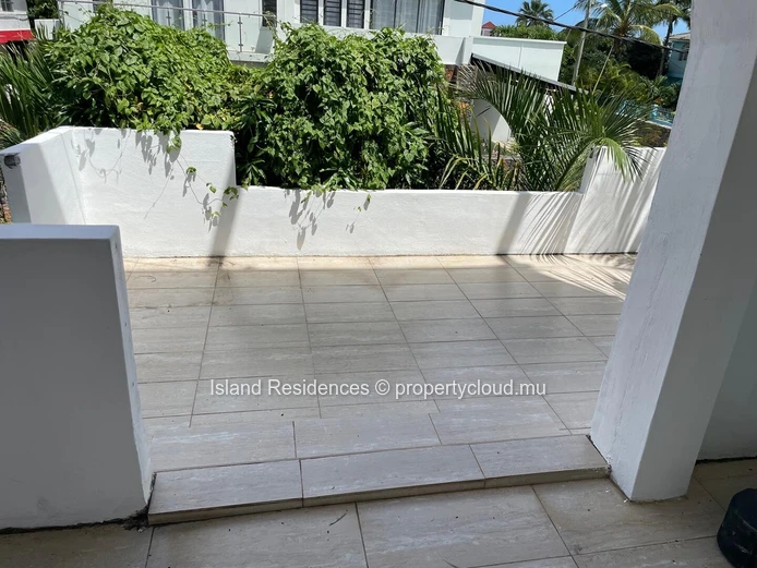 Furnished apartment with 3 bedrooms, a large covered terrace and parking space