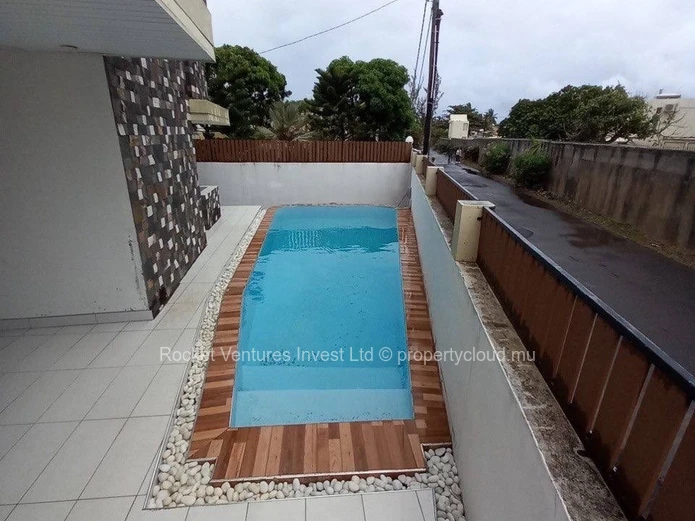 Bel Appartement de 4 Chambres à Louer à Pereybere, Grand Baie, avec Piscine