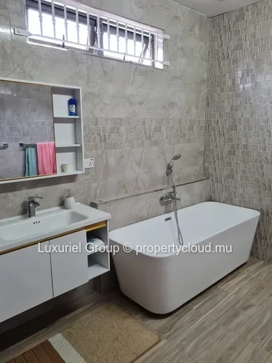 Magnifique Villa Avec Piscine À Grand Baie – Élégance & Sérénité