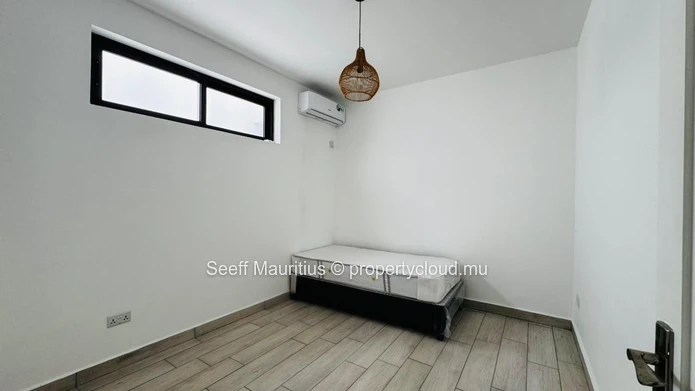 Bel Appartement Modernisé de 3 Chambres  à Quatre Bornes