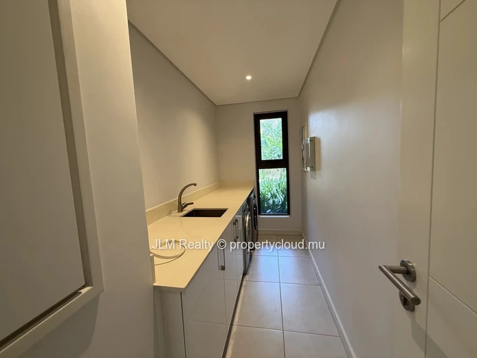 À Vendre : Appartement de 2 Chambres à Pointe aux Canonniers, Maurice