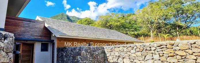 Villa À Vendre À  Petite Rivière Noire