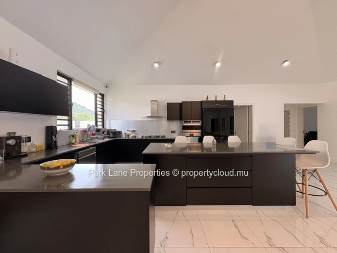 Modern Luxury Villa with Mountain Views and Private Pool in Tamarin