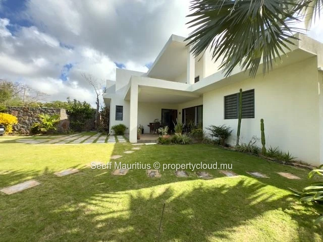Elegant 2-Storey Home – Morcellement Swan, Pereybere