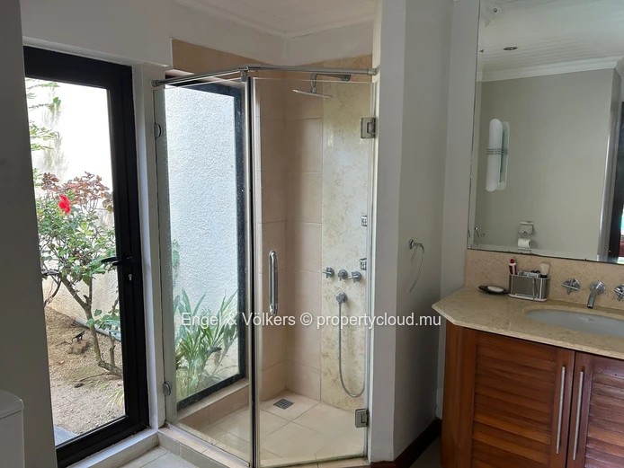 For Rent – Spacious 3-Bedroom Villa with Private Pool in a Secure Residence, Pereybere