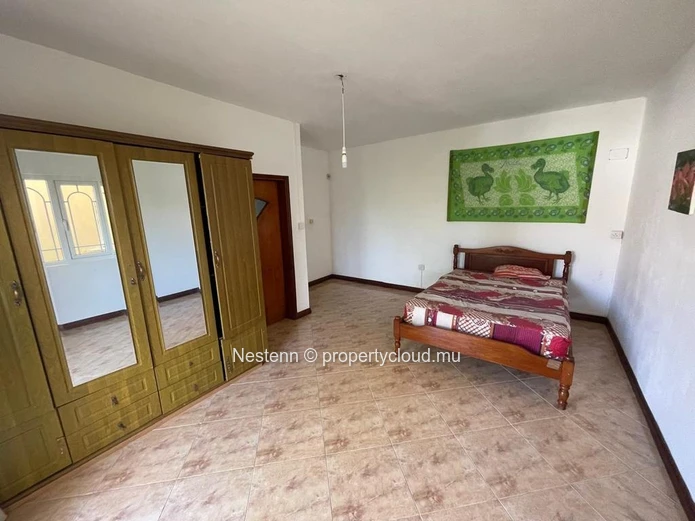 Spacious 6-bedroom house with private pool and underground garage