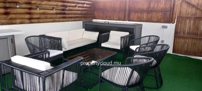 À vendre appartement 3 chambres au dernier étage avec jacuzzi et vue dégagée Flic en Flac ile Maurice vue imprenable ...