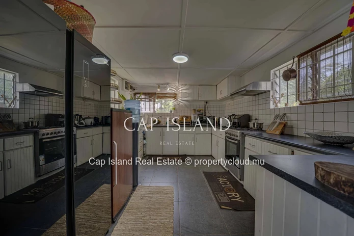 Maison coloniale sur un terrain de 3400m2 proche plage