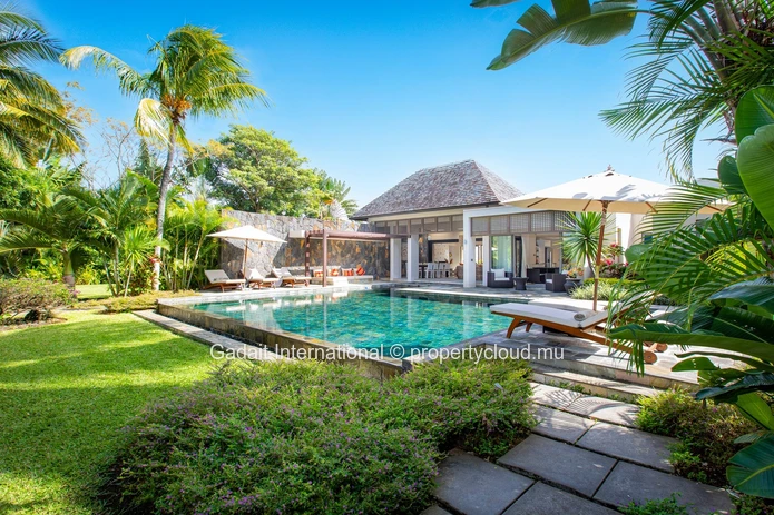 Villa contemporaine avec piscine et jardin tropical à vendre | Anahita Golf & Spa Resort Beau Champ