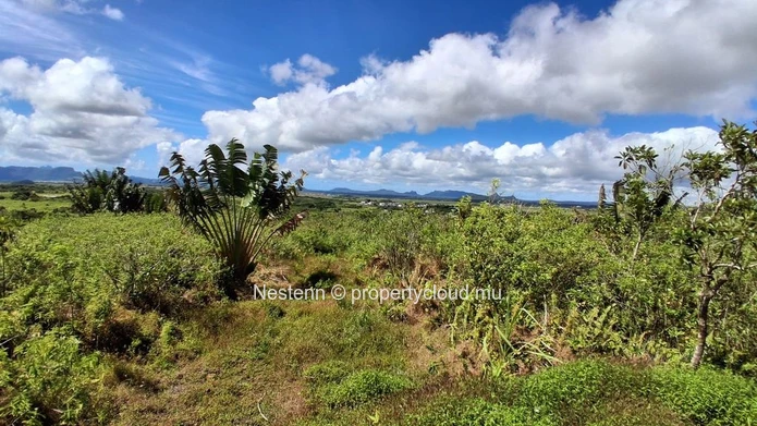 A vast plot of land, thousands of possibilities — 36,332 m² in L'Espérance