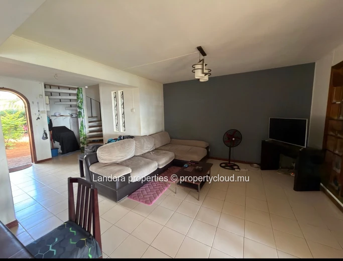 Charming Beachfront House for Rent – Baie du Tombeau 