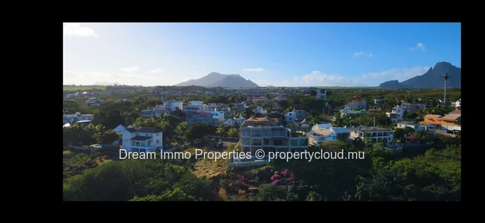 Appartement élégant de 3 chambres en front de mer avec vue mer complète à Flic en Flac – Île Maurice