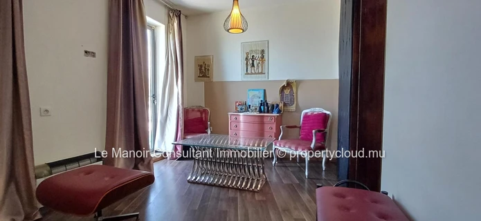 Villa d’Exception Pieds dans l’Eau avec 2 piscines, Accès Direct à la Mer, Business Locatif Actif et Vue Panoramique
