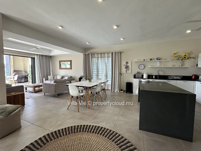 Pereybere - 2-bedroom penthouse (Sole Mandate)
