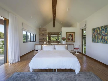5 Bedroom Villa