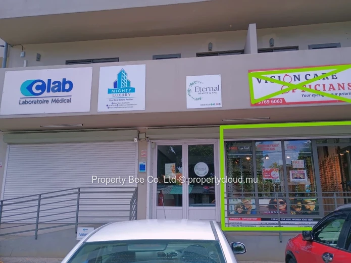 Facing Royal Rd Beau Bassin, Ex-opticians 100% unfurnished with 'shop window' for rent