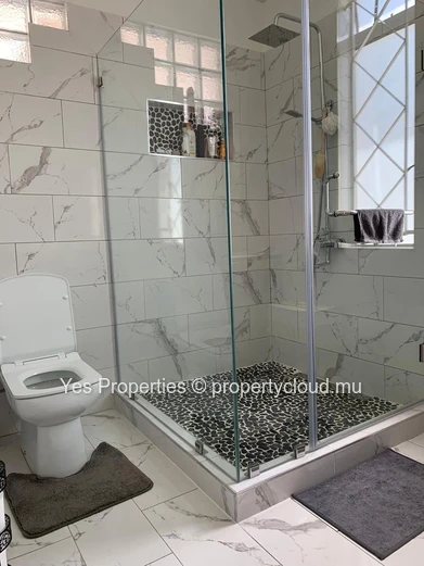 For Sale FLOREAL HOUSE - Few Mins Walk SOFLO Mall - Rs 8M! 