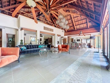 6 Bedroom House