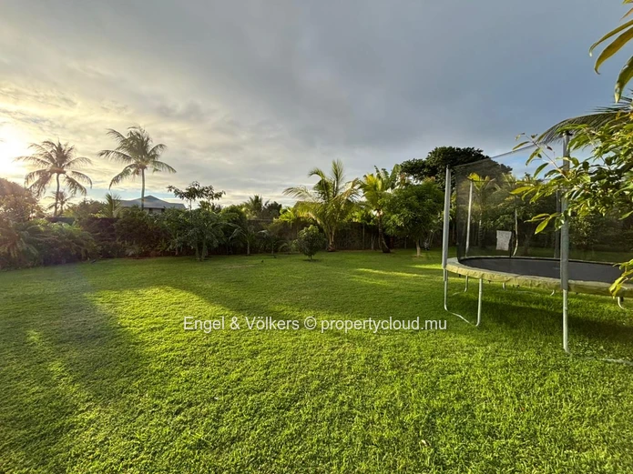 Beautiful 1,160 m² Residential Plot Ready to Build On – Tropical Garden Oasis for Mauritian Citizens
