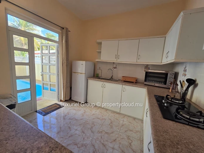 Elegant 300 m² Fully Furnished Villa in Pereybere