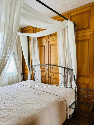 Maison à Quatre Bornes - Bonne Occasion!