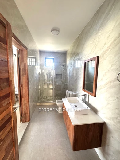 Flic-en-Flac – À vendre : Villa neuve 4 chambres avec piscine