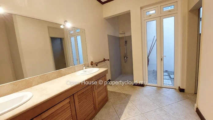 Elegant 4-Bedroom Residence for Rent in Bain Boeuf