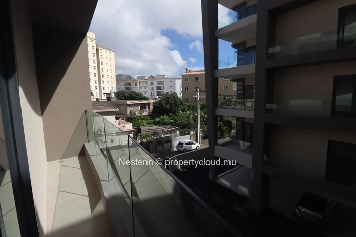 Spacious unfurnished apartment on level 3 in a secure residence