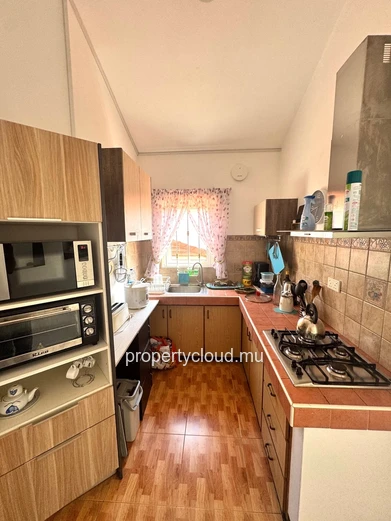 ALBION – À VENDRE – Spacieuse villa familiale avec appartement indépendant, piscine et garage