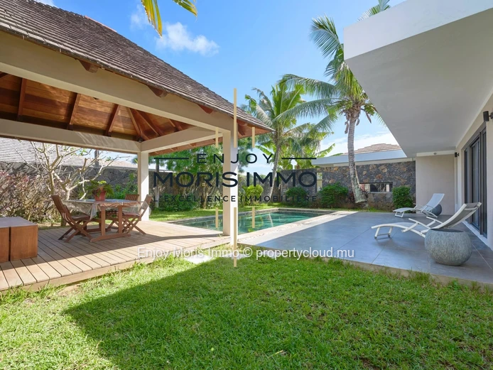 Villa contemporaine à vendre à Péreybère – 3 chambres | Piscine privée | Bureau | Garage | Résidence sécurisée