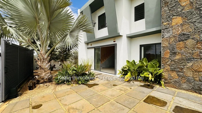 Contemporary Villa With Swimming Pool