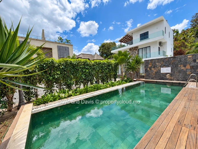 Exceptional 3-Bedroom Penthouse with Rooftop and Direct Beach Access