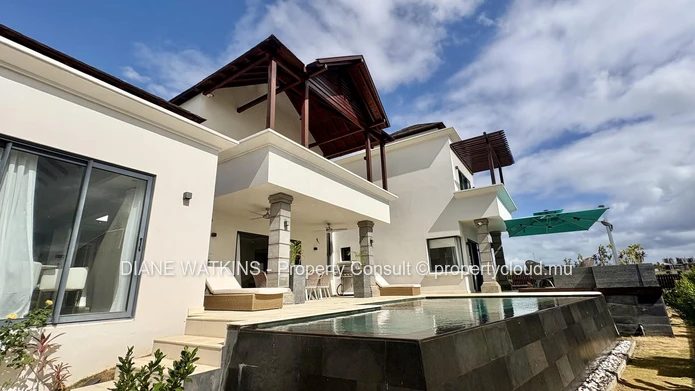 Harmonie et Élégance – Villa de 4 Chambres à Louer avec Piscine et Bureau à Flic en Flac