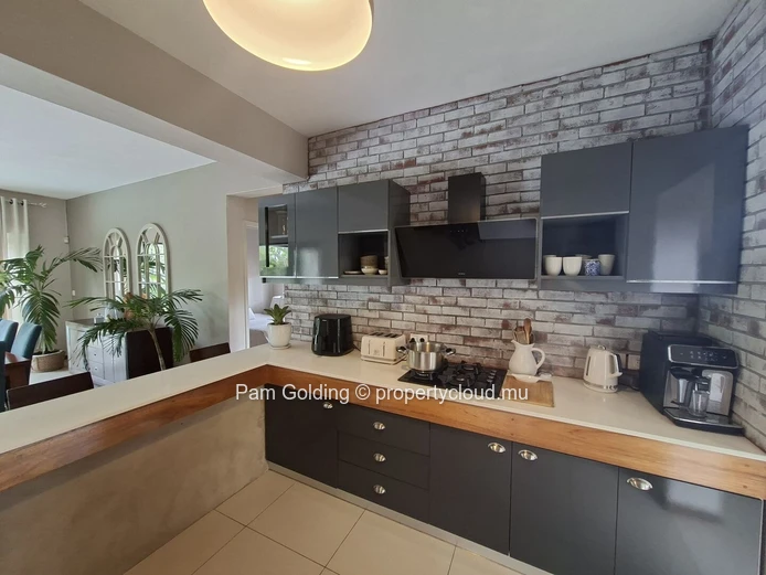 Villa de caractère à vendre – Les Lauriers, Calodyne